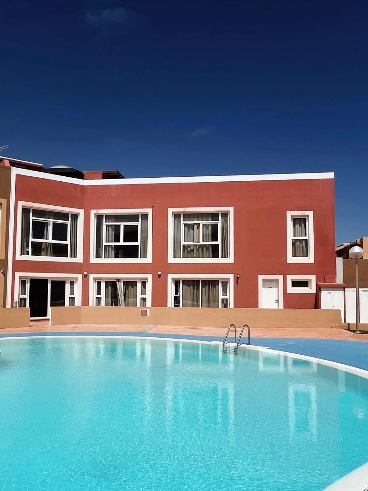 Gasthuis Banama Coliving & Coworking, Surf & Yoga - Casa Roja Corralejo