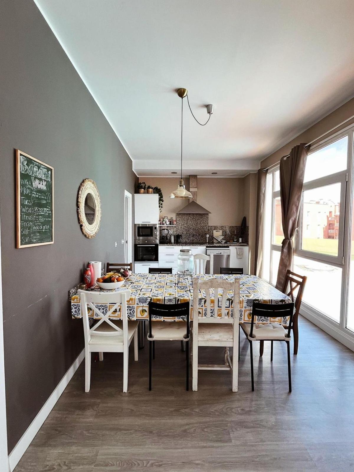 Gasthuis Banama Coliving & Coworking, Surf & Yoga - Casa Roja